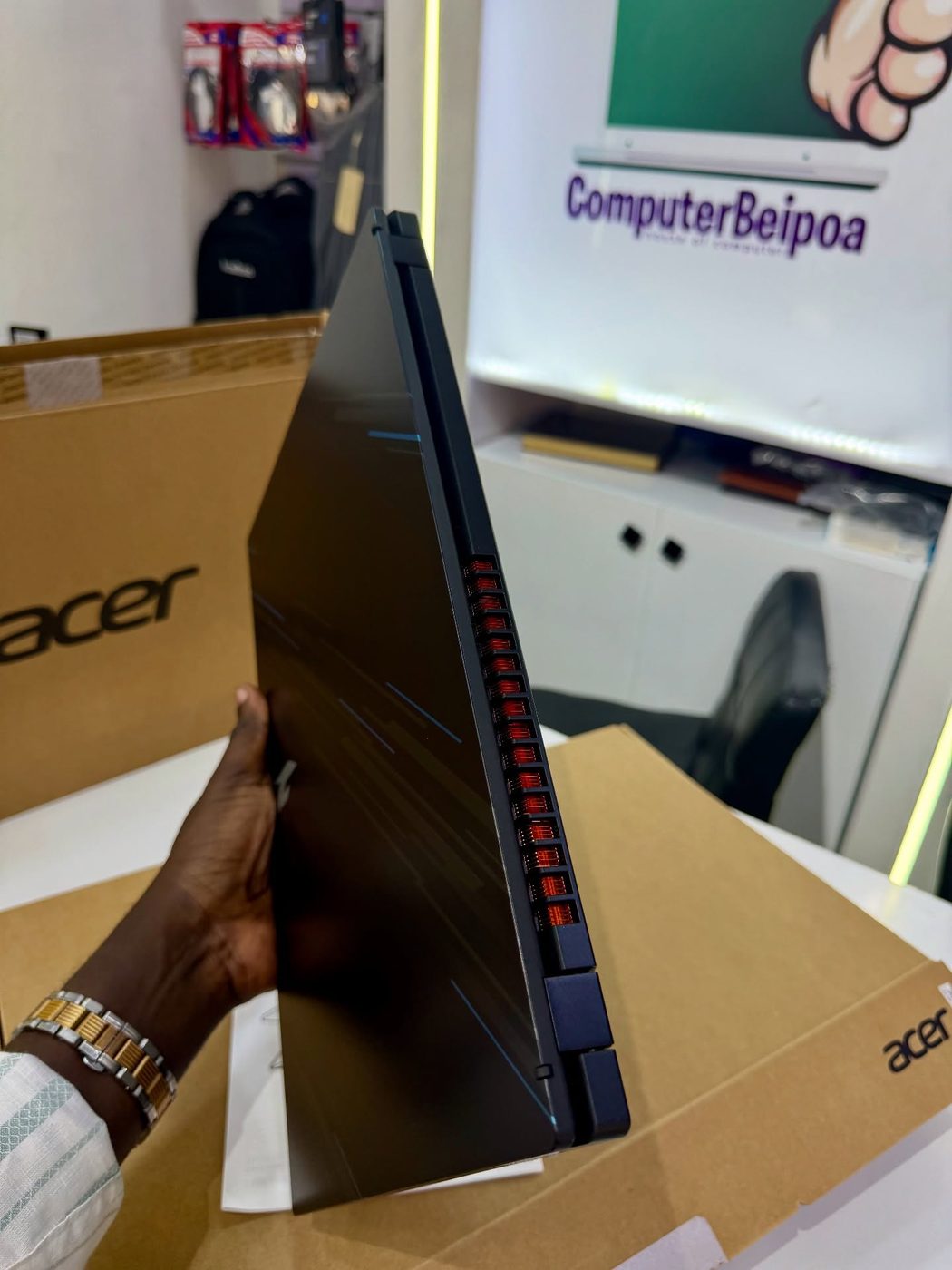 Acer Nitro V15 ANV15-52 — RTX 5050 — vue 4