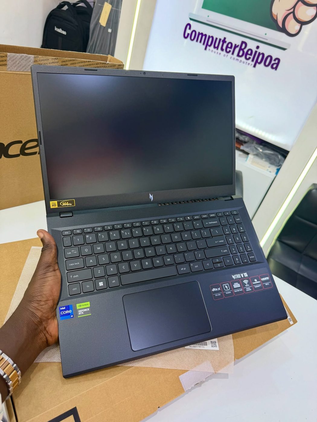 Acer Nitro V15 ANV15-52 — RTX 5050 — vue 7