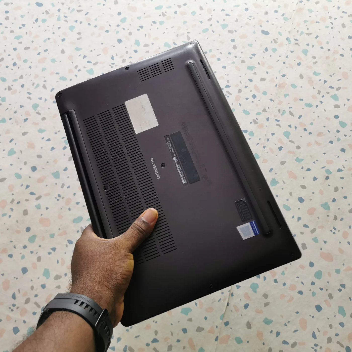 Dell Latitude 7400 — vue 2