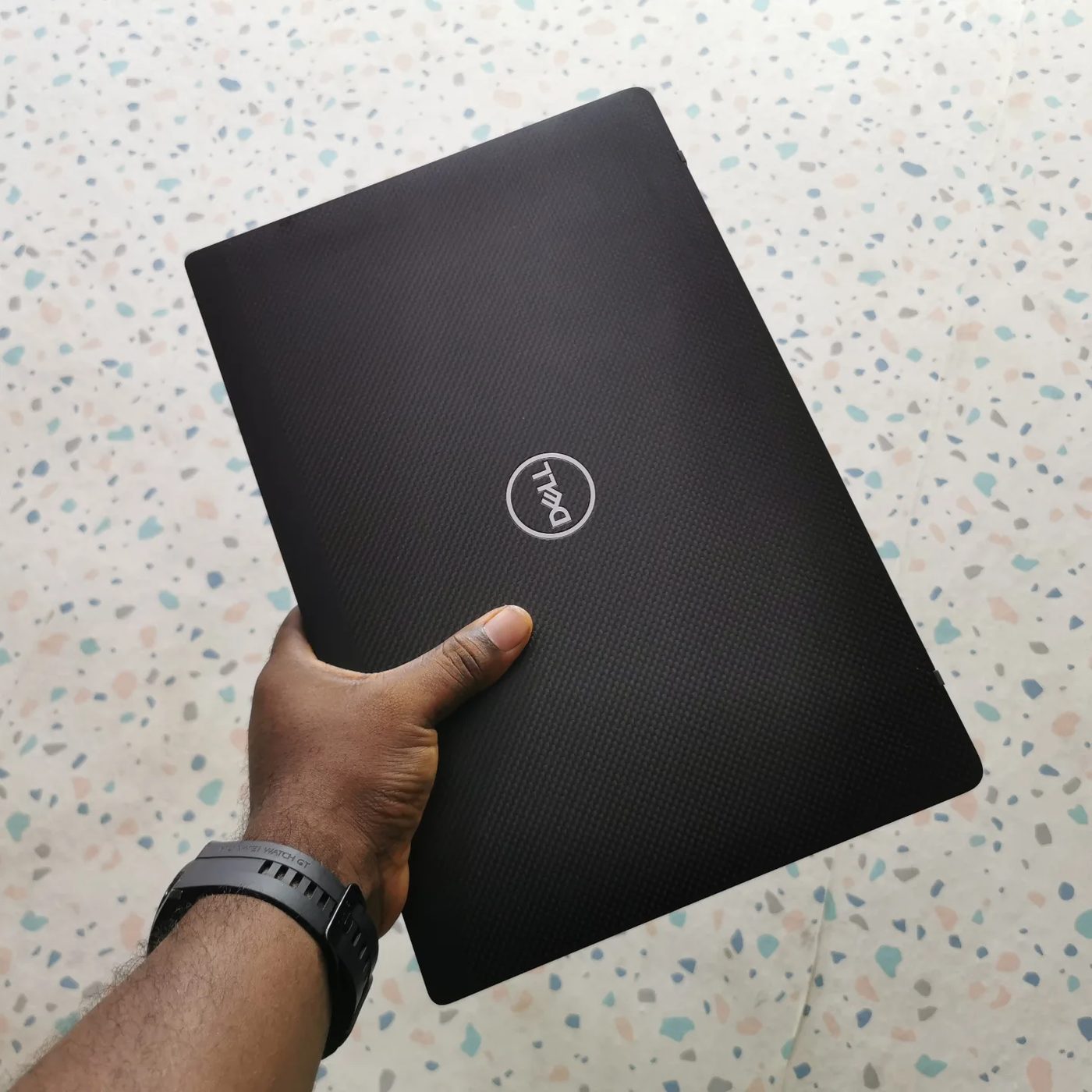 Dell Latitude 7400 — vue 3