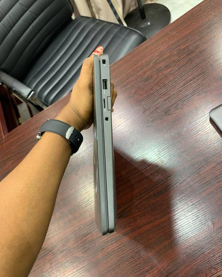 Dell Latitude 7400 — vue 5