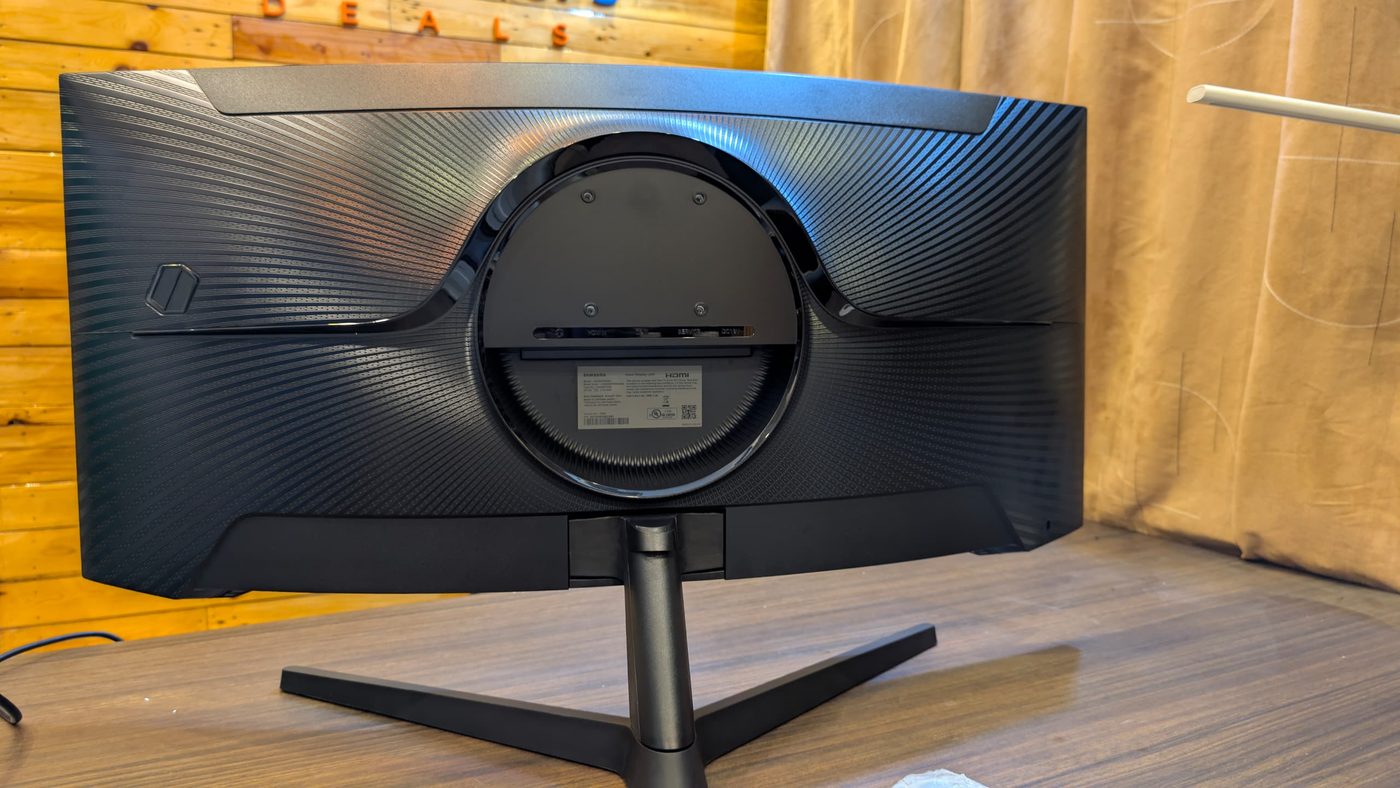 Écran incurvé Samsung Odyssey G5 34" — vue 3