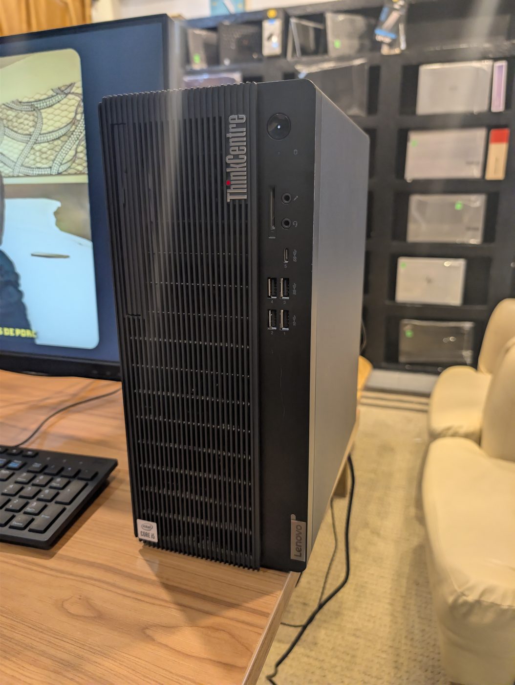 Lenovo ThinkCentre M70t (unité centrale) — vue 6