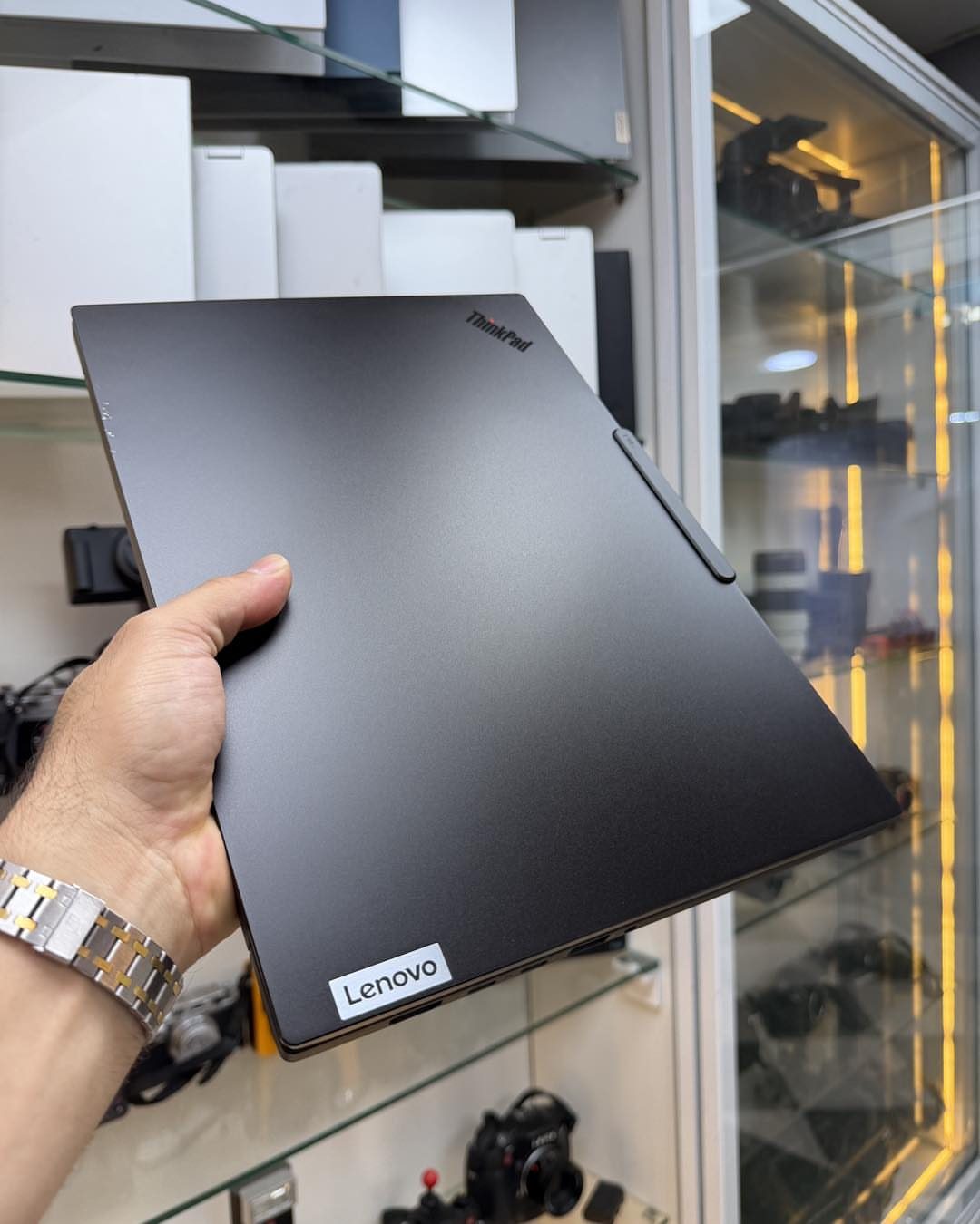Lenovo ThinkPad P14s Gen 6 — station de travail mobile — vue 2
