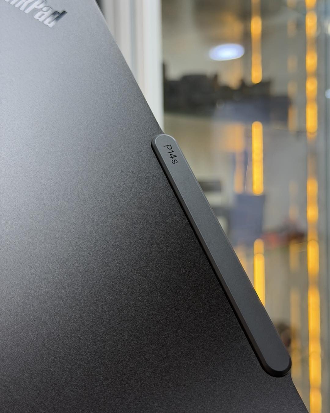 Lenovo ThinkPad P14s Gen 6 — station de travail mobile — vue 3