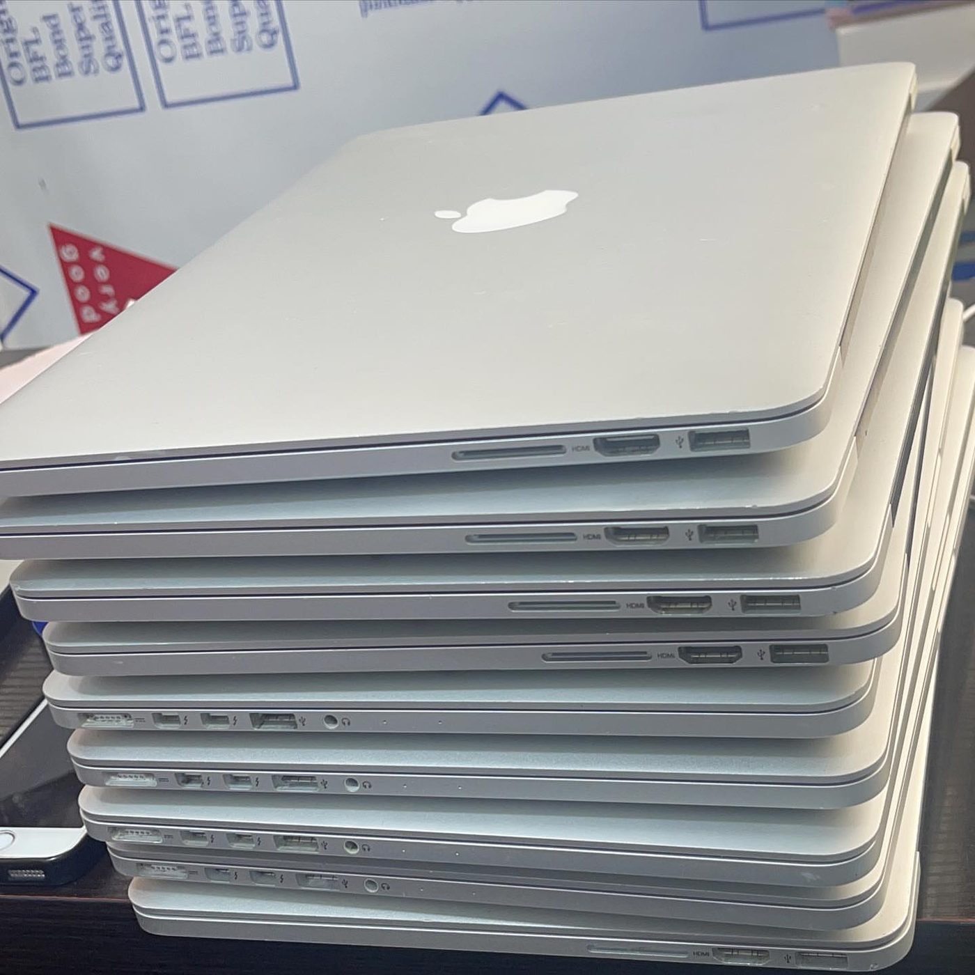 MacBook Pro & Air, iMac, Mac mini — sélection Apple — vue 4