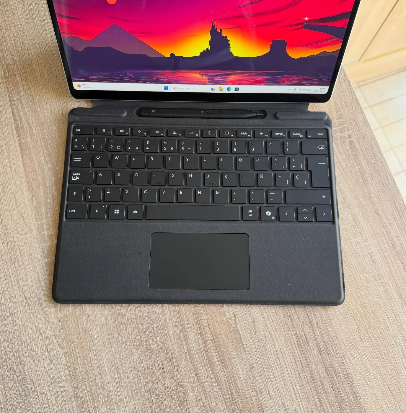 Microsoft Surface Pro 10 5G for Business — vue 2