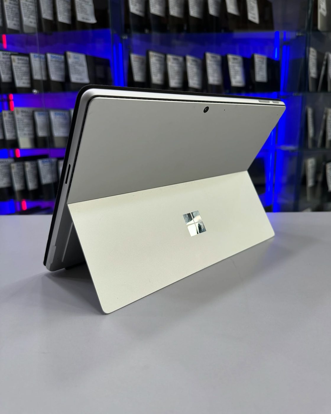 Microsoft Surface Pro 10 5G for Business — vue 3