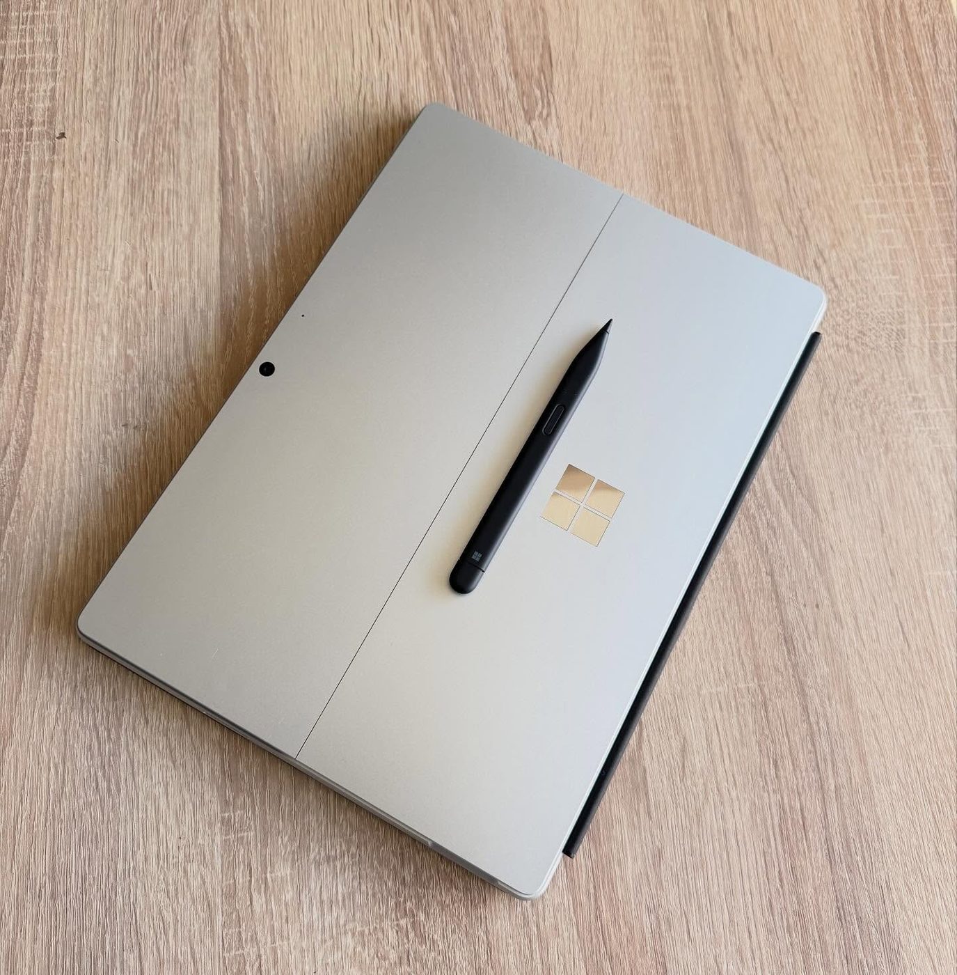 Microsoft Surface Pro 10 5G for Business — vue 4