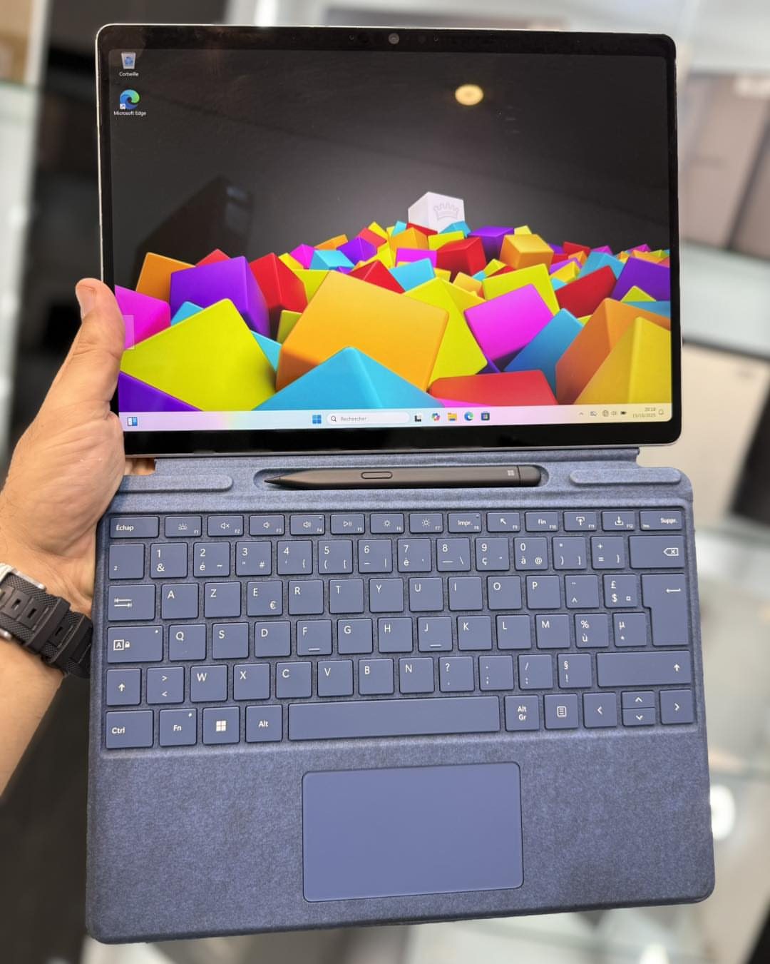 Microsoft Surface Pro 10 5G for Business — vue 5