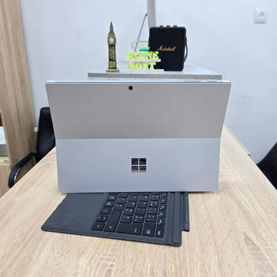 Microsoft Surface Pro 6 — vue 3