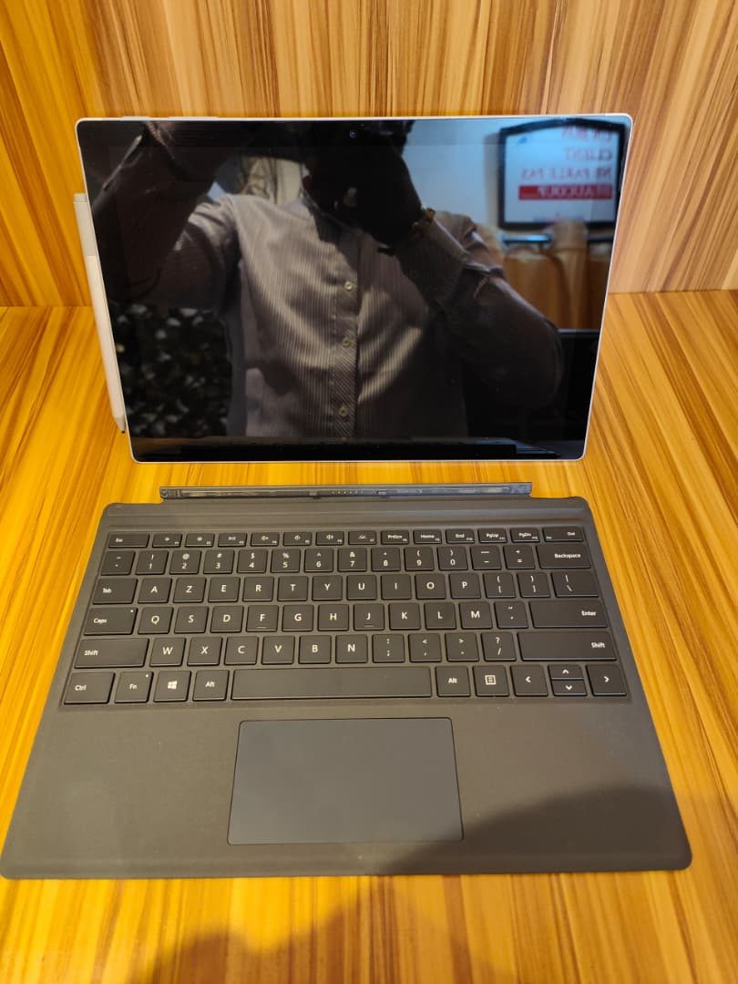 Microsoft Surface Pro 6 — vue 4